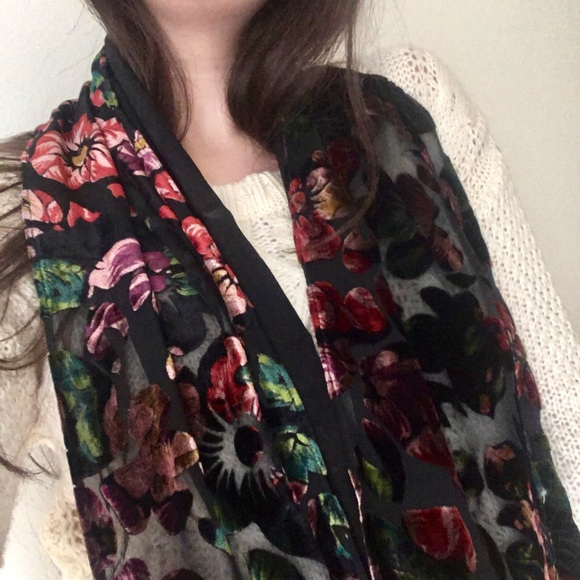 Crushed Velvet Scarf Floral Design NWOT - Picture 3 of 8